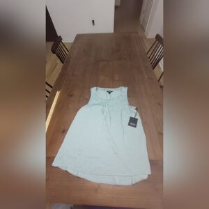 Vera Wang New M medium casual sleeveless top round neck.